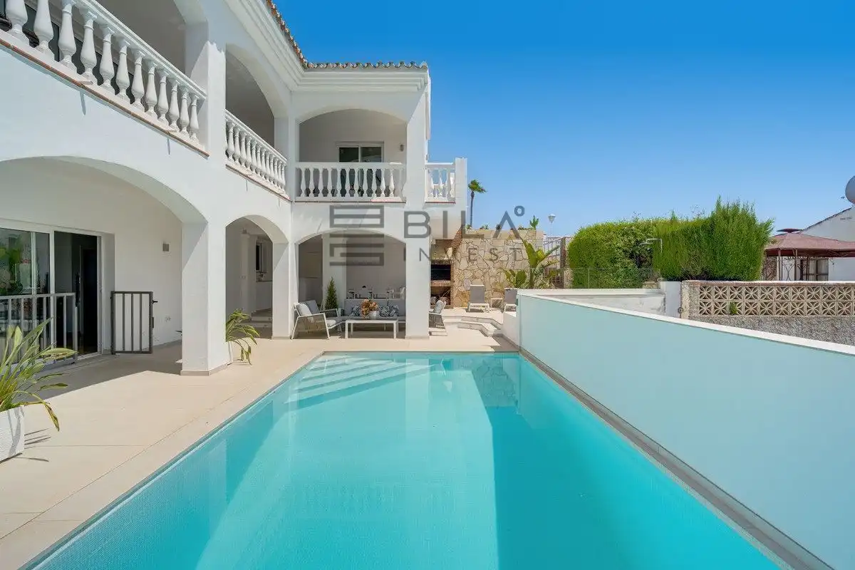 Villa avec piscine à vendre à Cerros del Aguila, imagen 3