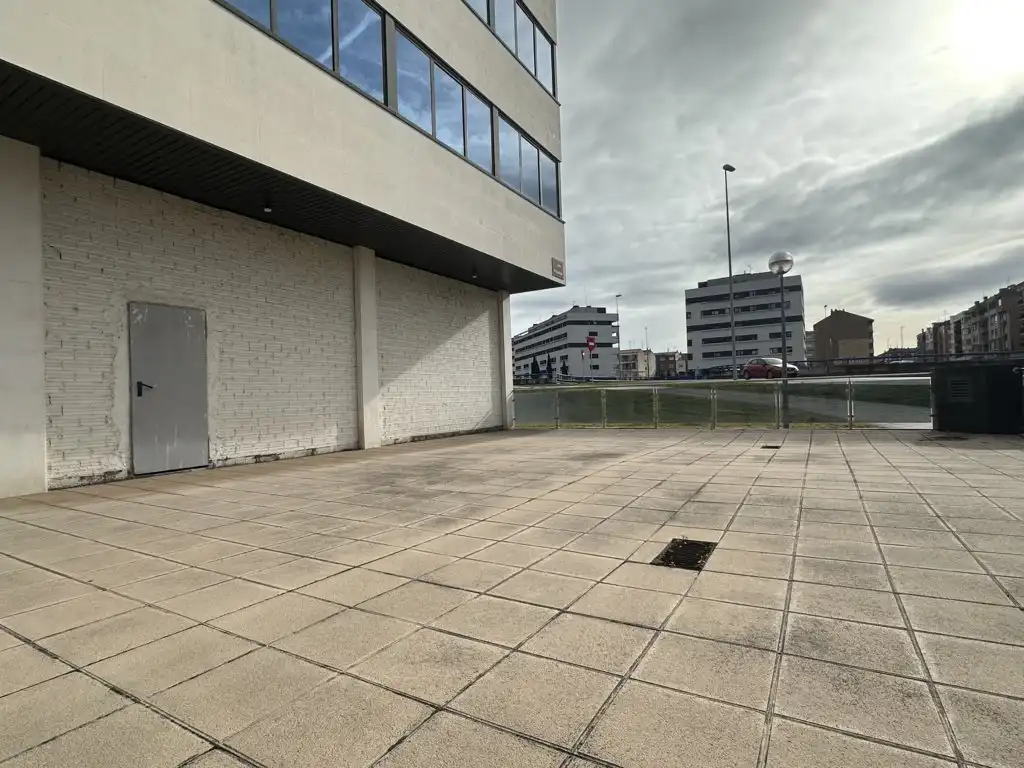 Außenansicht von Geschaftsraum zur Miete in  Logroño