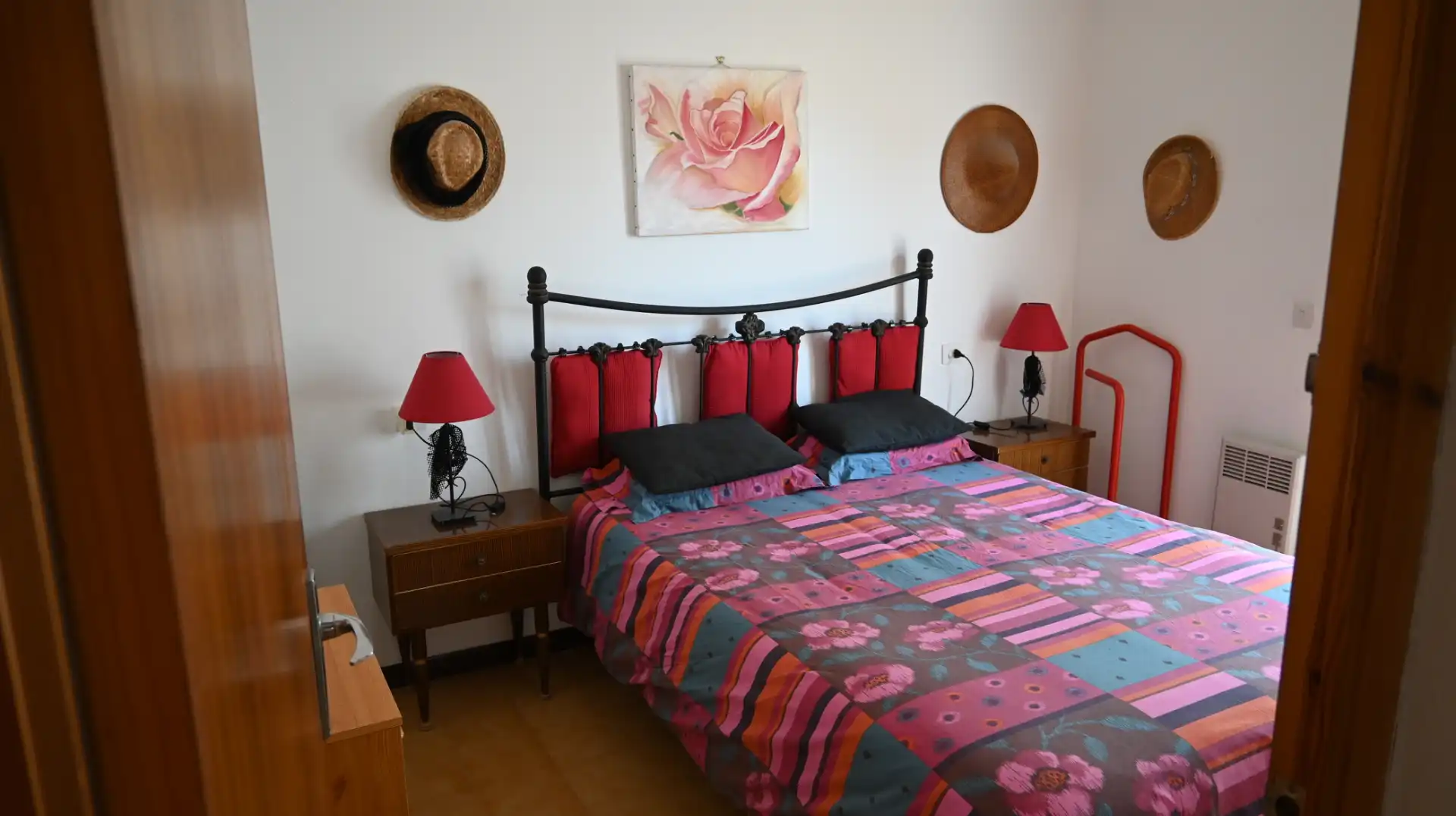 Schlafzimmer von Einfamilien-Reihenhaus zum Verkauf in L'Escala mit Möbliert