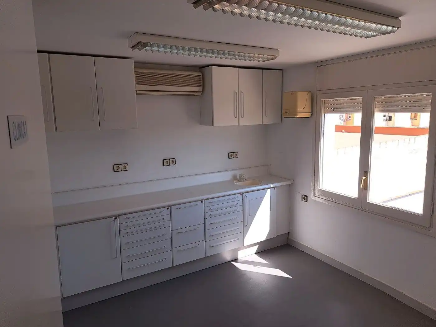 Local comercial en venda a Canovelles, imagen 2