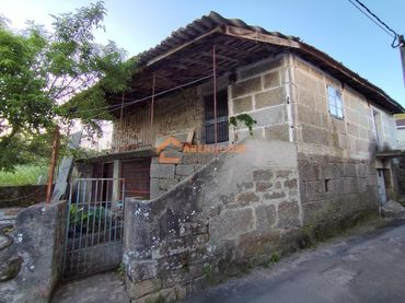 Casa amb balcó en venda a San Cristovo de Cea