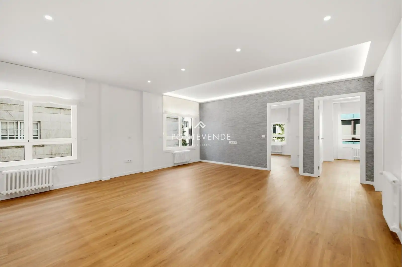 Living room of Flat for sale in Pontevedra Capital   with Heating and Storage room
