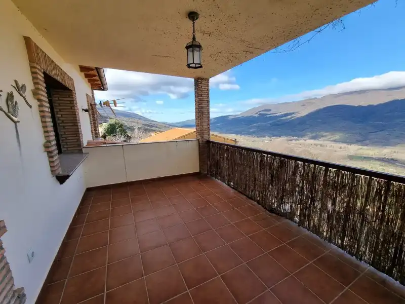 Terrassa de Casa o xalet en venda en Valdastillas amb Aire condicionat, Calefacció i Terrassa