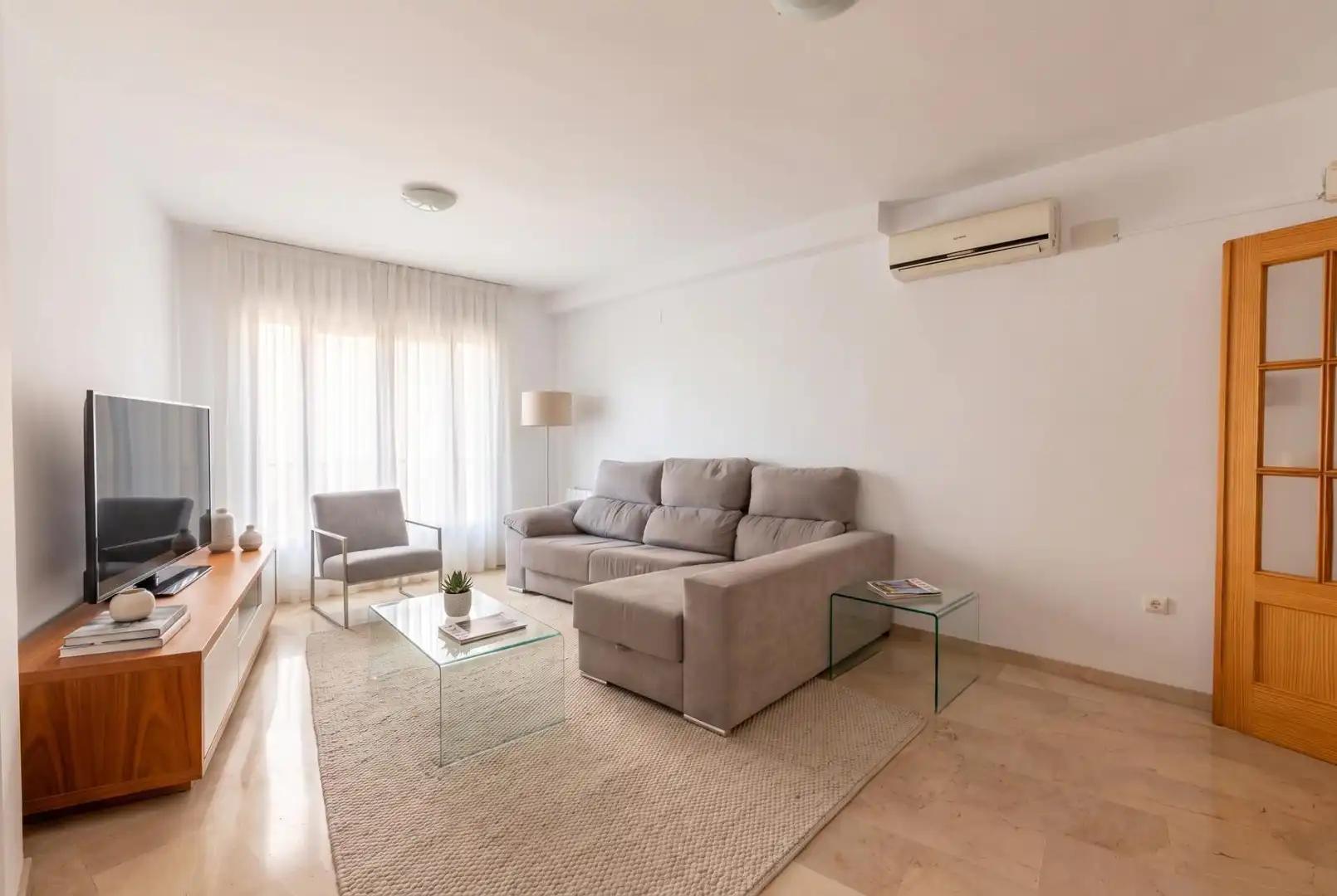 Sala d'estar de Casa adosada en venda en Monachil amb Aire condicionat, Calefacció i Terrassa