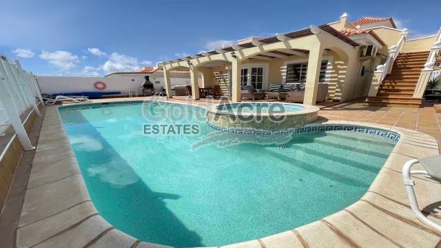 Casa-chalet en Venta en Antigua pueblo