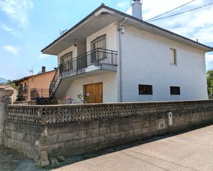 Vista exterior de Casa o xalet en venda en Molledo amb Terrassa