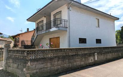 Vista exterior de Casa o xalet en venda en Molledo amb Terrassa