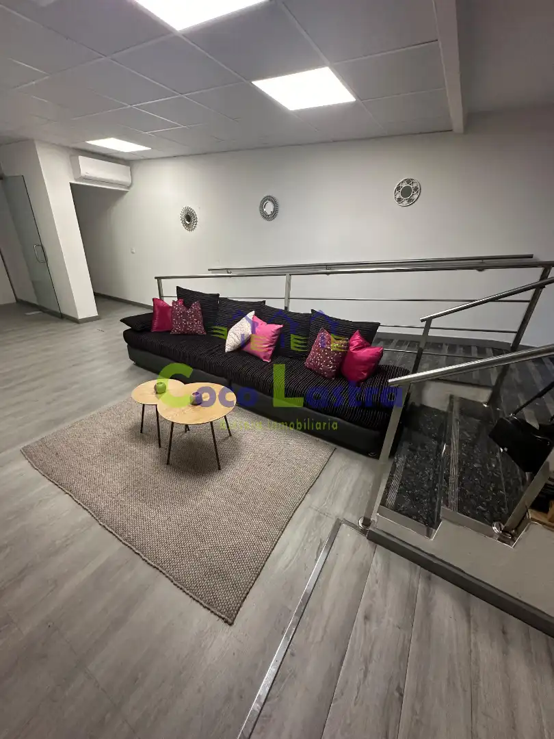 Sala d'estar de Local en venda en Salamanca amb Aire condicionat