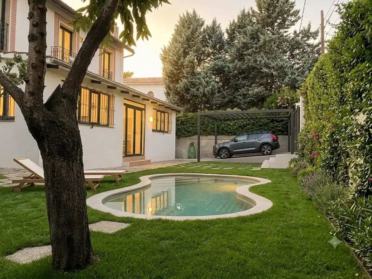 Piscina de Casa o xalet en venda en  Madrid Capital