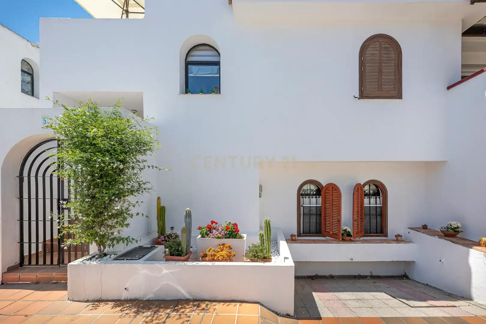Vista exterior de Casa adosada en venda en Estepona amb Jardí privat, Forn i Rentadora