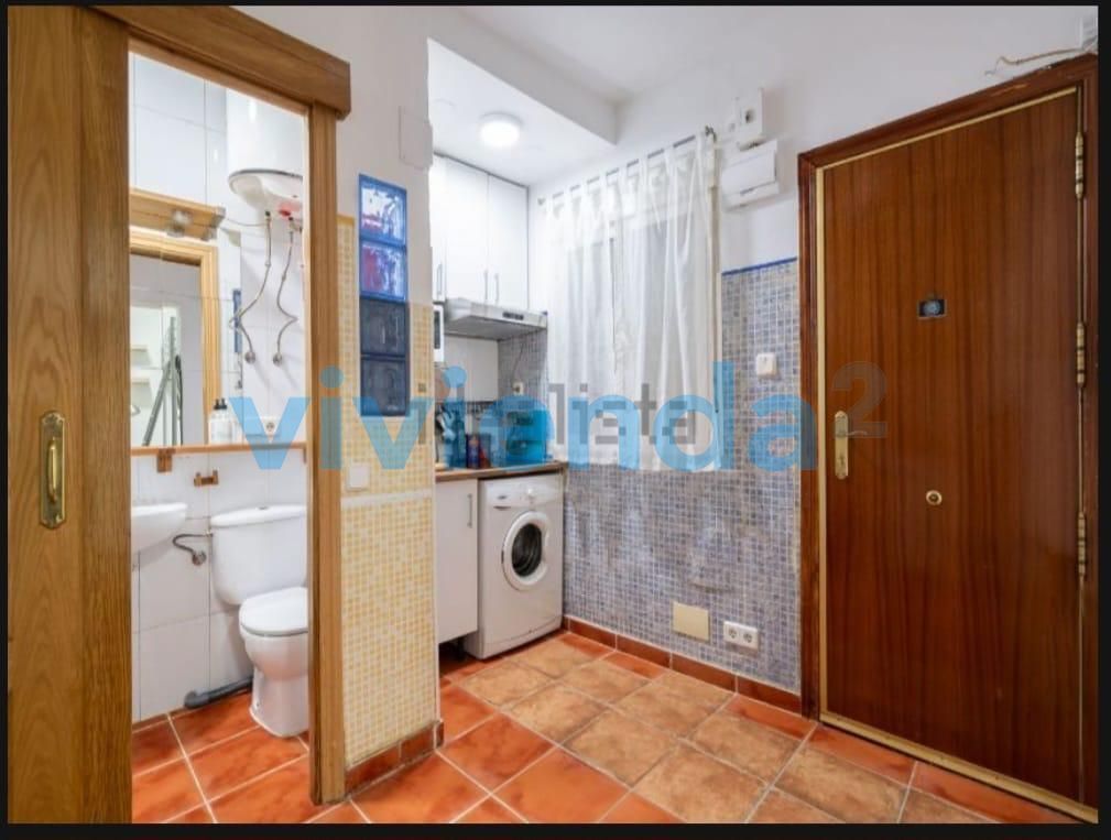 Bathroom of Flat for sale in  Madrid Capital  with Heating and Furnished