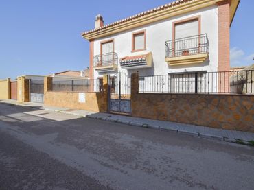 Haus zum Verkauf in Calle de Granada