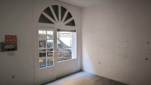 Local comercial en Alquiler en Carrer d'Alfambra, 1 en Morvedre