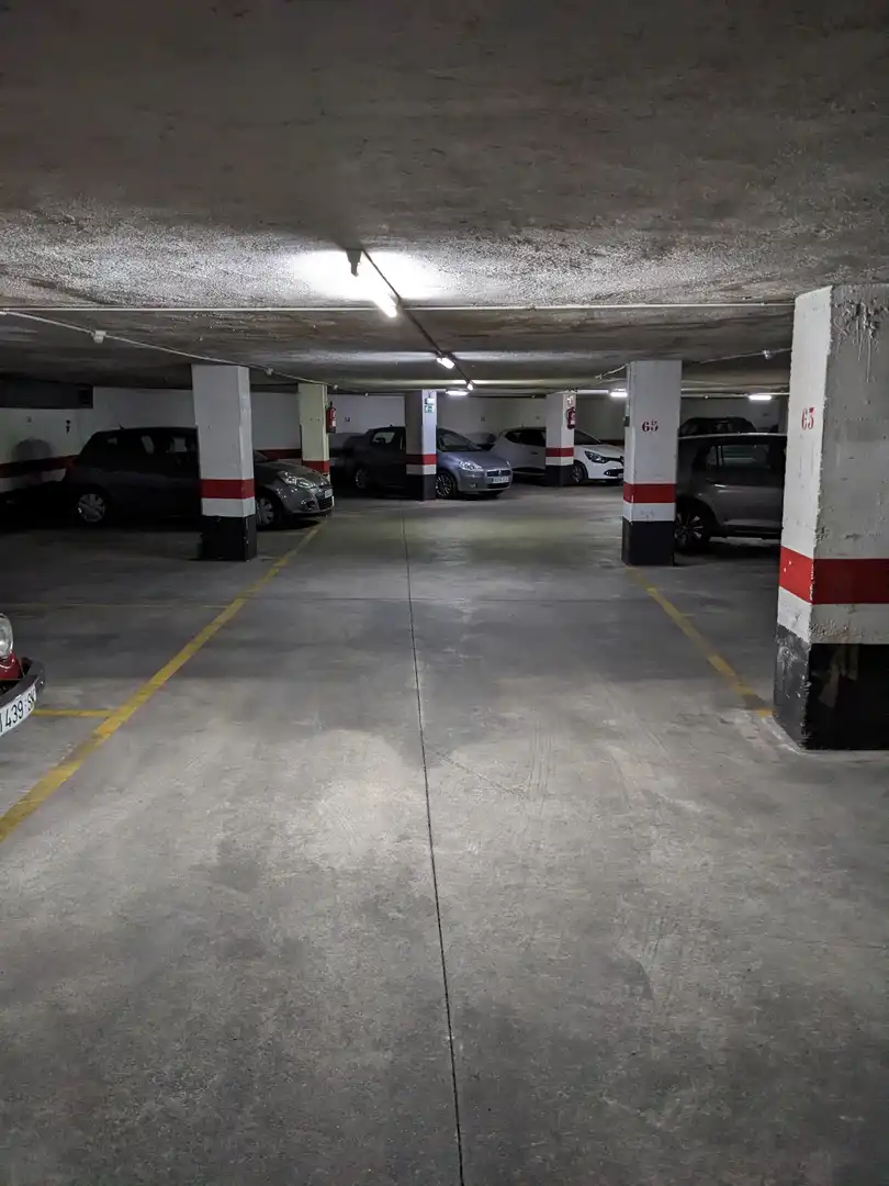 Garage for rent in Carrer de Berlín, 57, Barri de les Corts