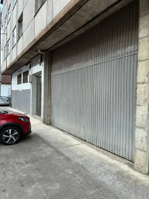Vista exterior de Local en venta en A Laracha  