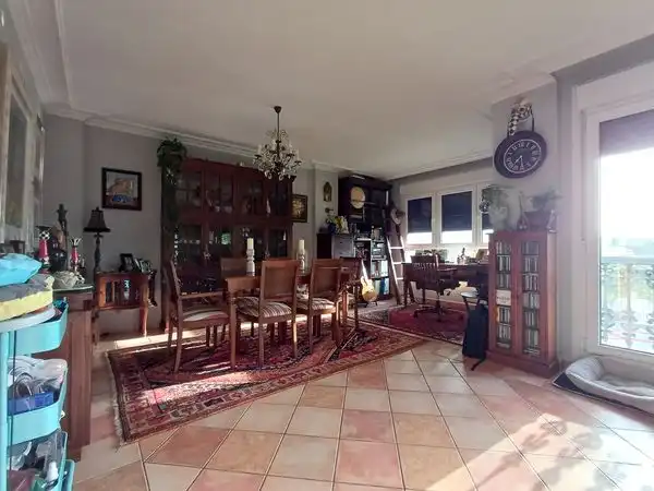 Menjador de Casa o xalet en venda en Vigo  amb Calefacció, Jardí privat i Parquet