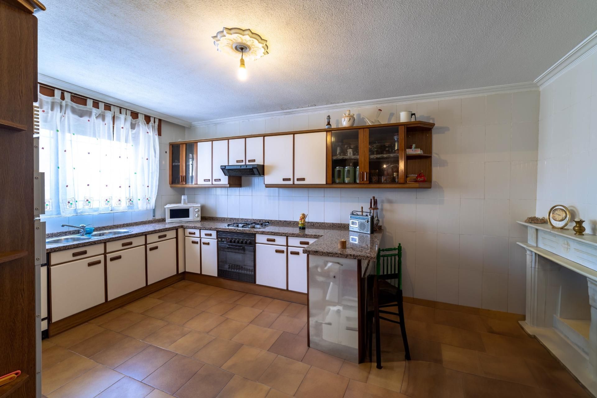 Cuina de Casa o xalet en venda en Muelas del Pan amb Terrassa