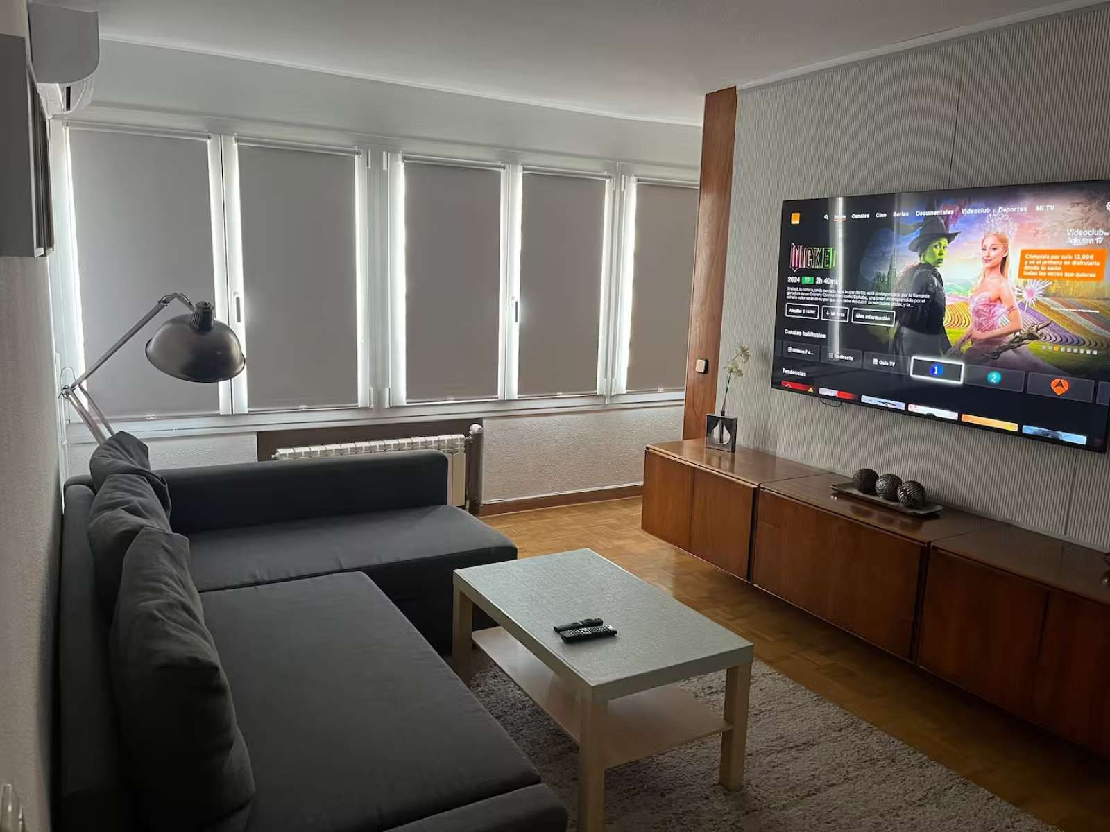 Sala de estar de Apartamento para compartir en  Madrid Capital con Aire acondicionado, Terraza y Amueblado