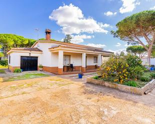 Vista exterior de Casa o xalet en venda en Chiclana de la Frontera amb Jardí privat