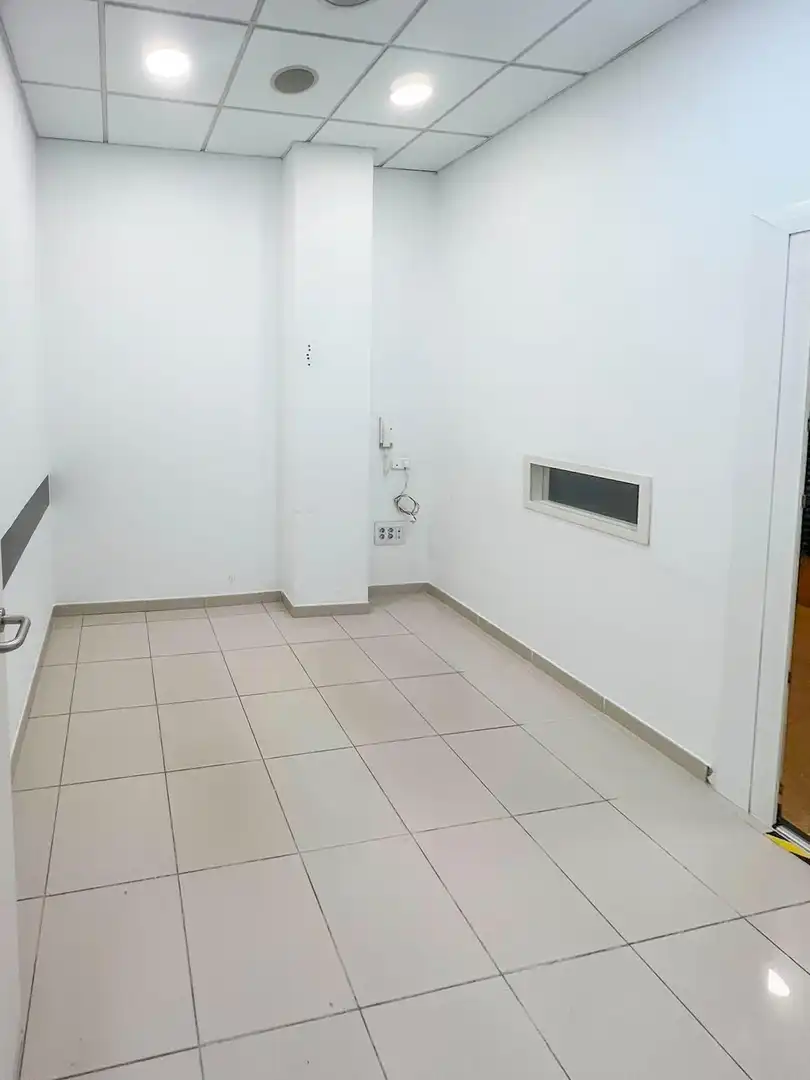 Local comercial de lloguer a Núcleo urbano, imagen 8