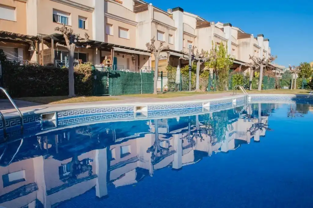 Piscina de Casa adosada en venta en Calafell