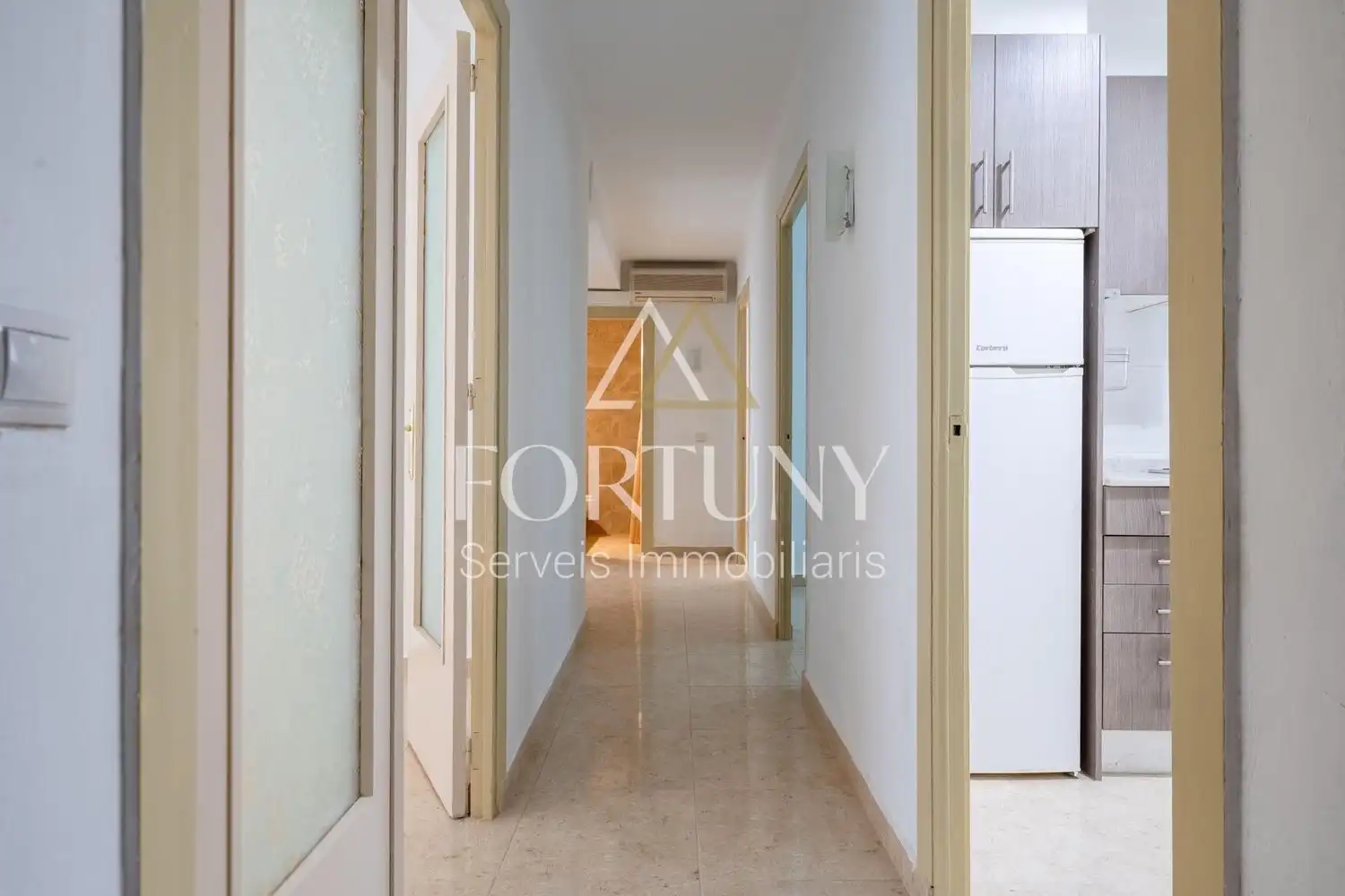 Flat with terrace for sale in del Carrilet 30, imagen 6