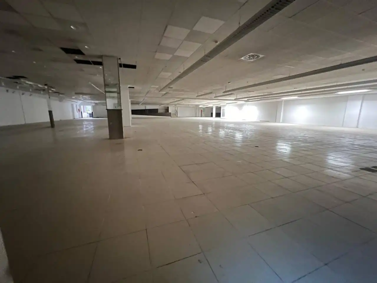Local comercial de lloguer a Calle Sant Jaume