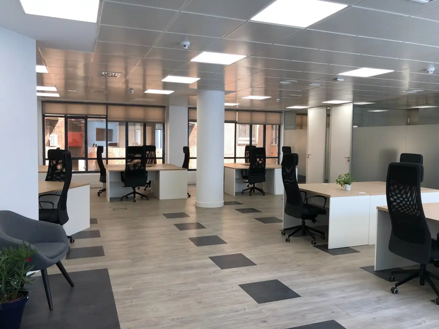 Büro zur Miete in Madrid mit Klimaanlage, Heizung und Terrasse