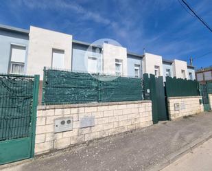 Vista exterior de Casa adosada en venda en Villalbilla de Burgos amb Calefacció, Jardí privat i Terrassa