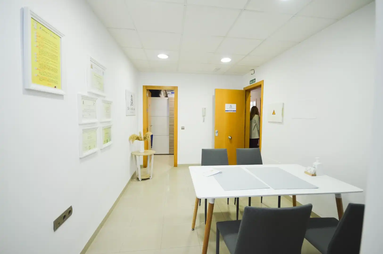 Office for sale in Roquetas de Mar  with Air Conditioner