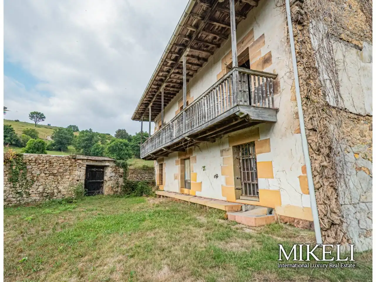 Vista exterior de Finca rústica en venta en Saro con Jardín privado y Parquet