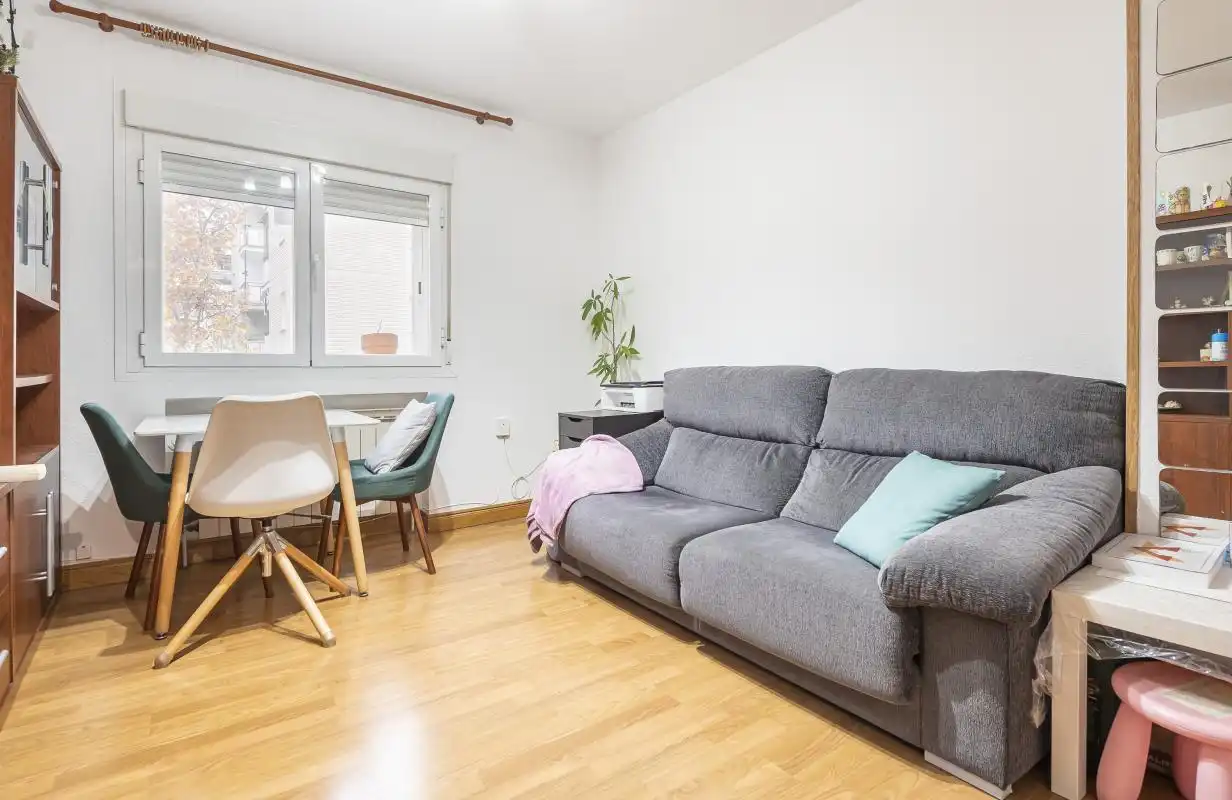 Sala de estar de Piso en venta en  Madrid Capital con Calefacción y Amueblado