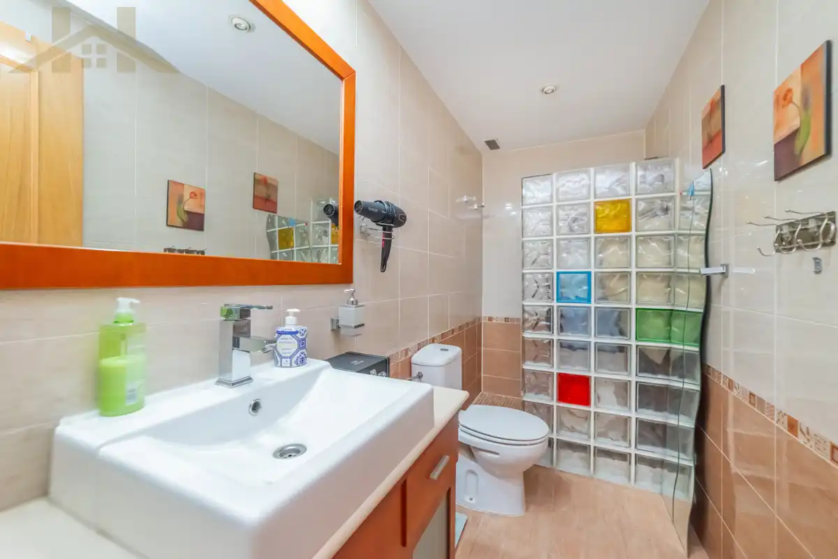 Baño de Casa o chalet en venta en Mejorada del Campo con Aire acondicionado, Calefacción y Jardín privado