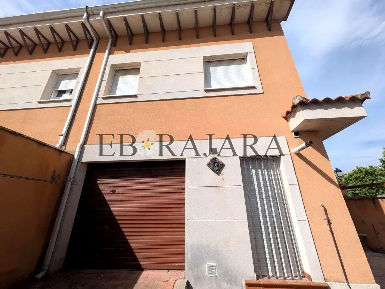 Vista exterior de Casa adosada en venda en Talavera de la Reina amb Jardí privat, Parquet i Terrassa