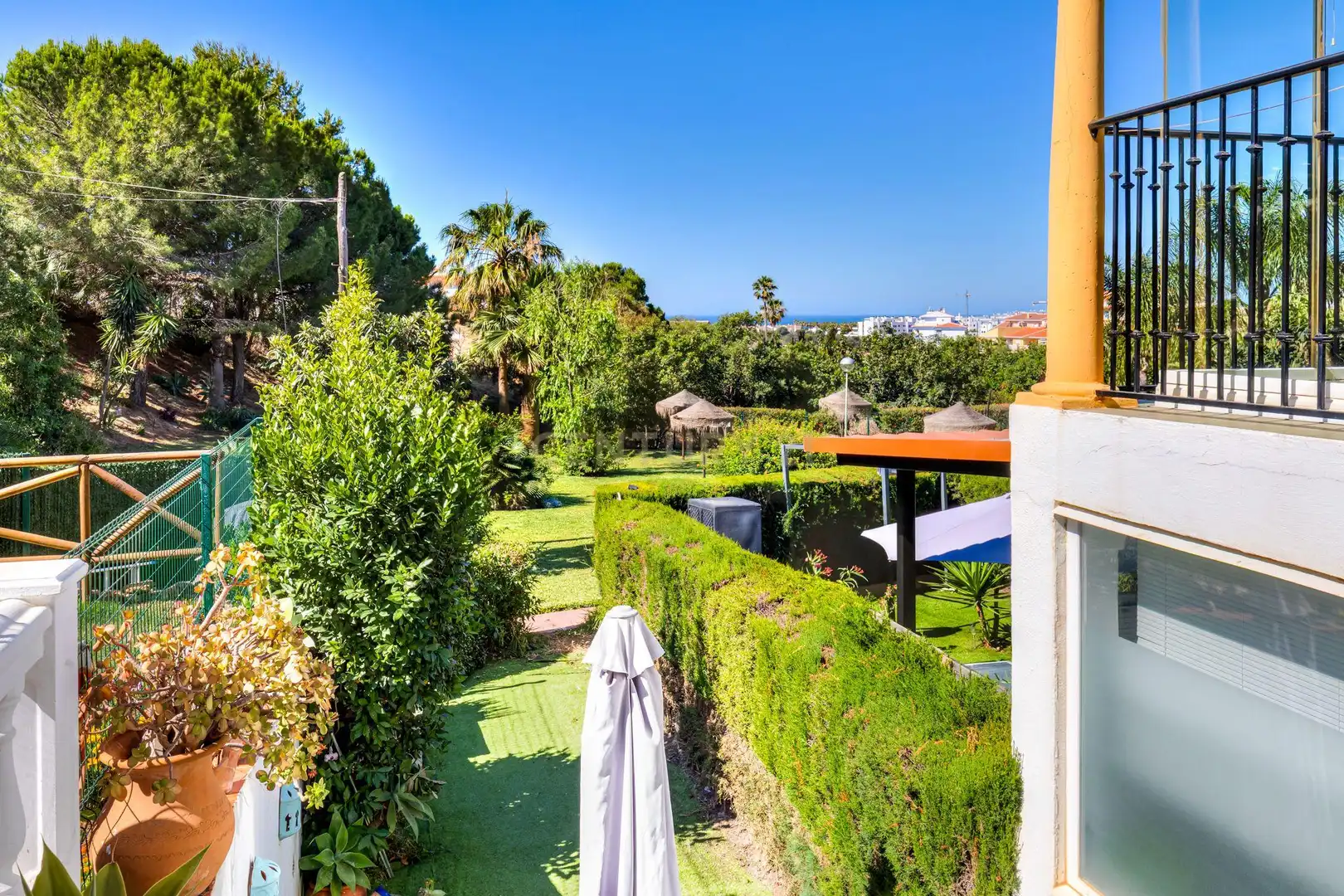 Jardín de Planta baja en venta en Mijas con Jardín privado, Piscina y Lavadora