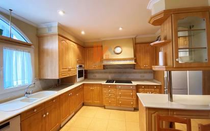 Kitchen of Flat for sale in Santiago de Compostela   with Oven
