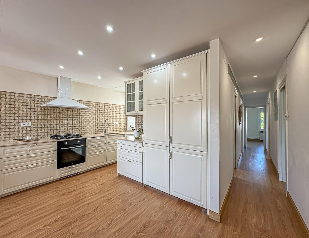 Kitchen of Flat for sale in Vilanova i la Geltrú  with Air Conditioner, Heating and Private garden