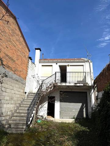 Casa adosada en Venta en Verín