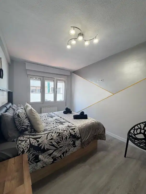 Schlafzimmer von Wohnung zur Miete in Gijón  mit Heizung, Terrasse und Balkon