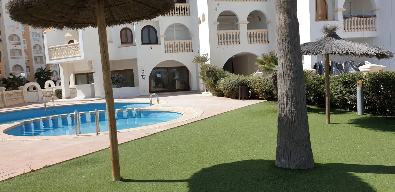 Piscina de Apartament en venda en La Manga del Mar Menor amb Piscina comunitària