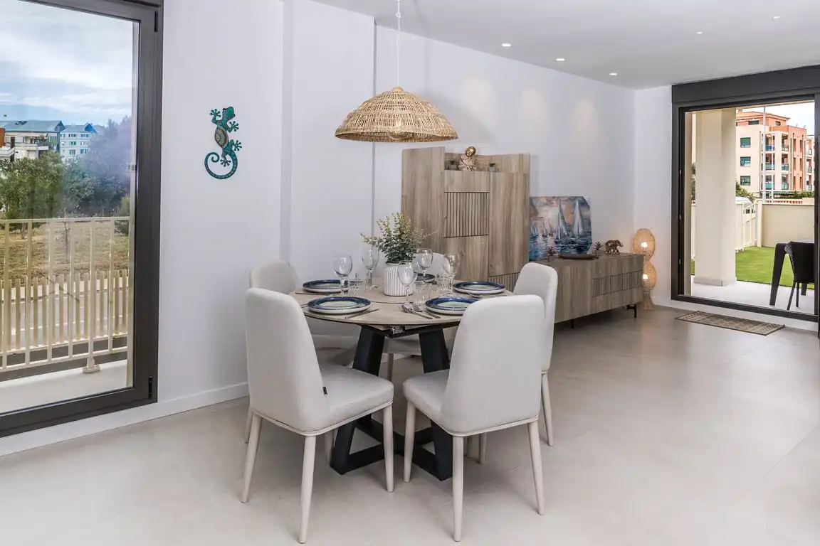Comedor de Apartamento de alquiler en Dénia con Aire acondicionado, Jardín privado y Terraza