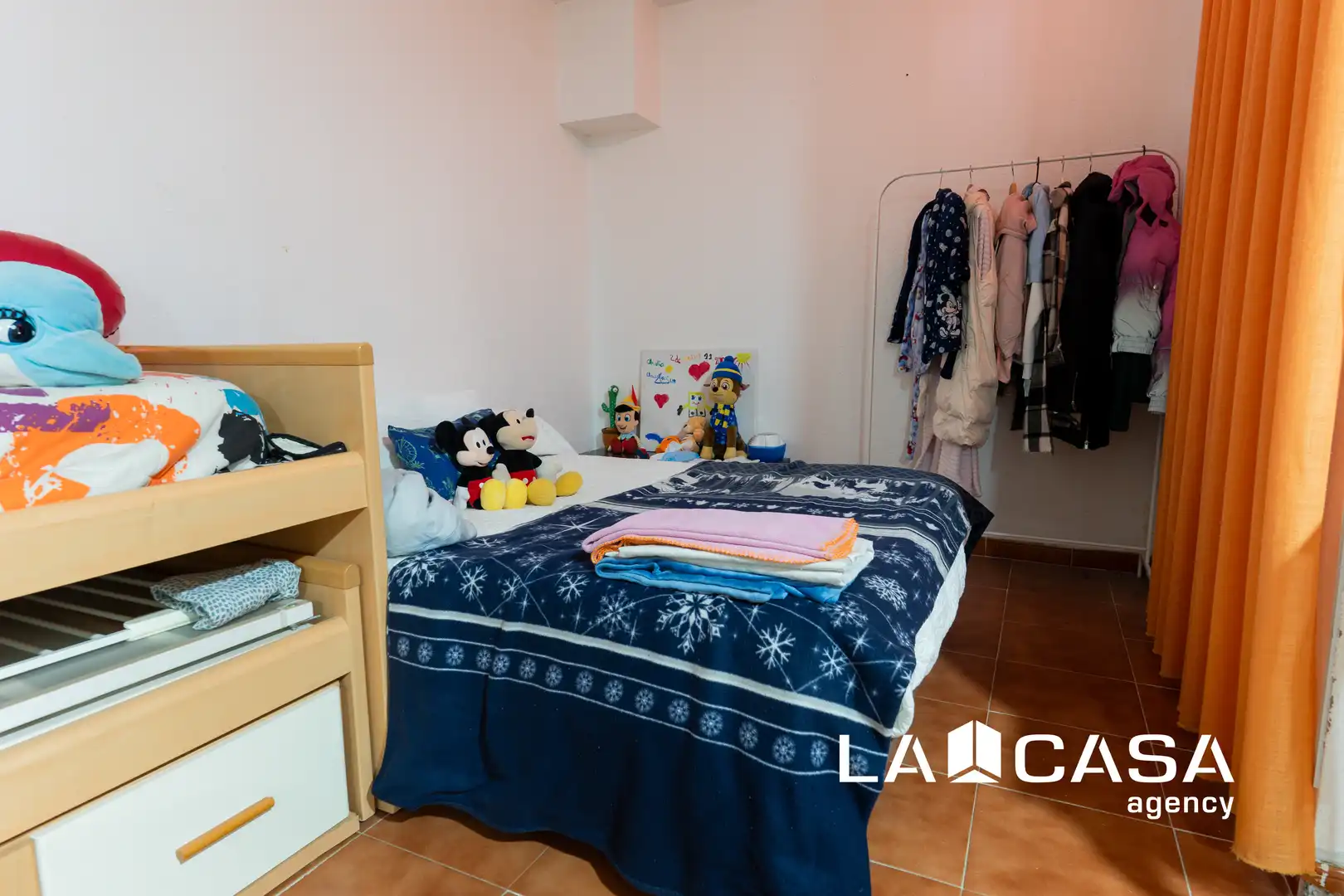 Dormitori de Casa adosada en venda en Dos Hermanas amb Aire condicionat i Terrassa