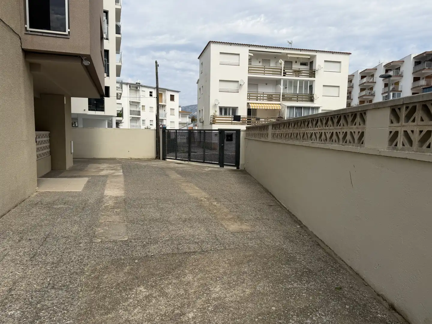 Parking de Piso en venta en Roses con Calefacción, Piscina y Balcón
