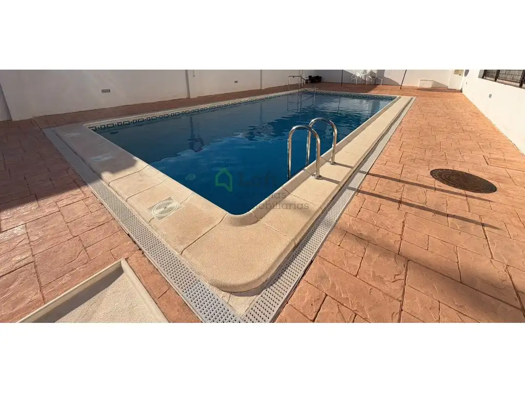 Terraced house with pool for sale in Avenida Elvas