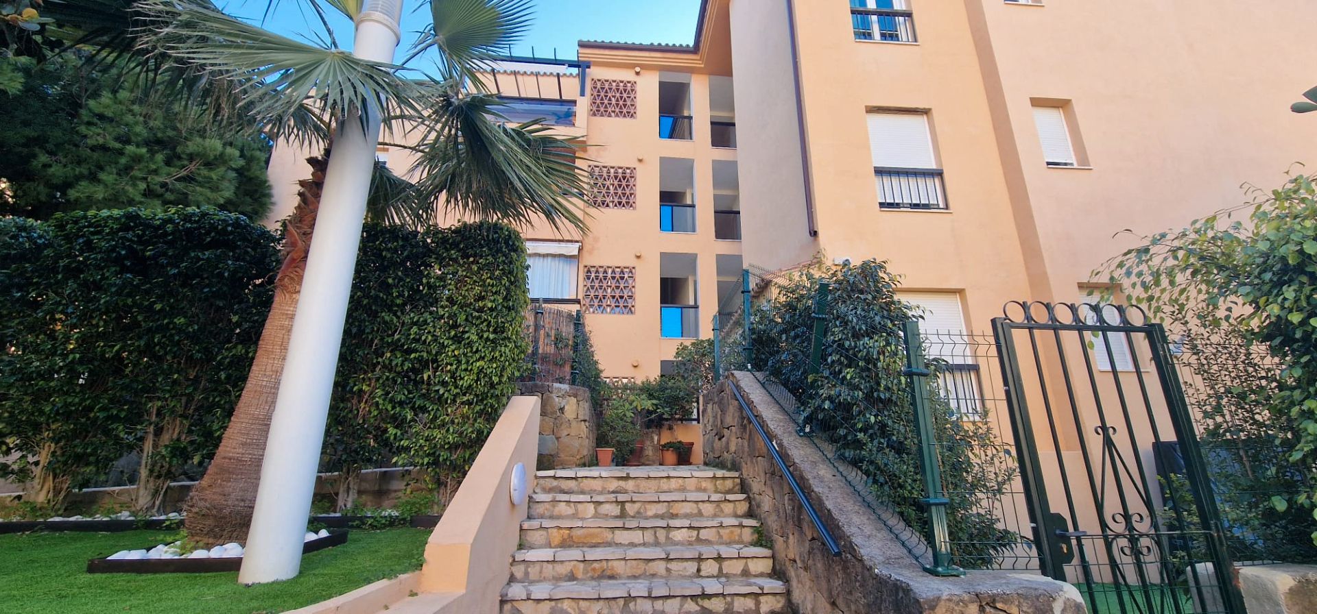 Vista exterior de Pis en venda en Marbella