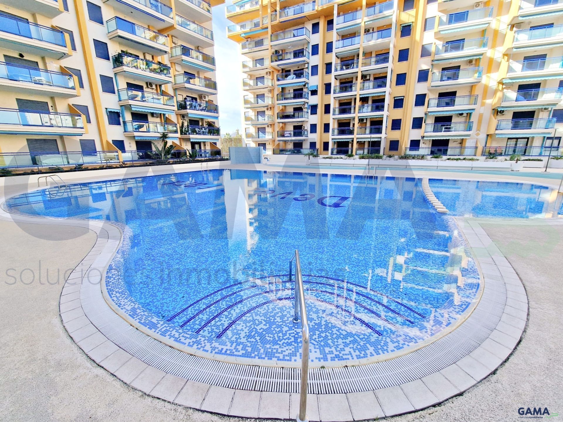 Piscina de Ático en venta en Gandia con Aire acondicionado, Trastero y Amueblado