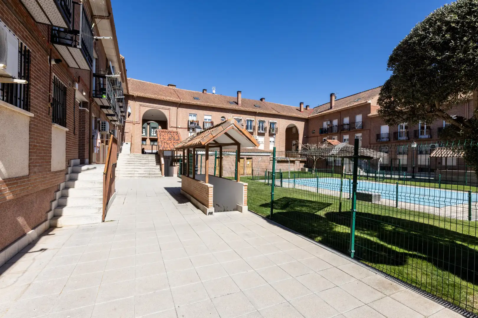Vista exterior de Piso en venta en Ajalvir con Aire acondicionado, Calefacción y Jardín privado