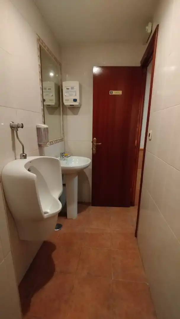 Baño de Local de alquiler en Azuqueca de Henares con Aire acondicionado, Calefacción y Amueblado