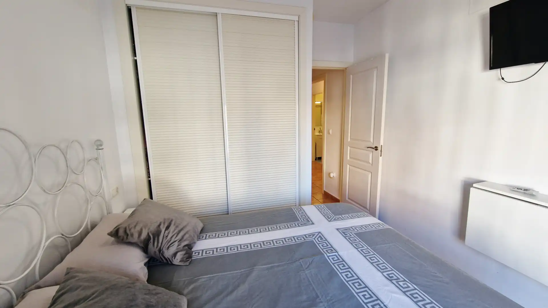 Dormitori de Apartament en venda en Vélez de Benaudalla amb Moblat, Forn i Rentadora