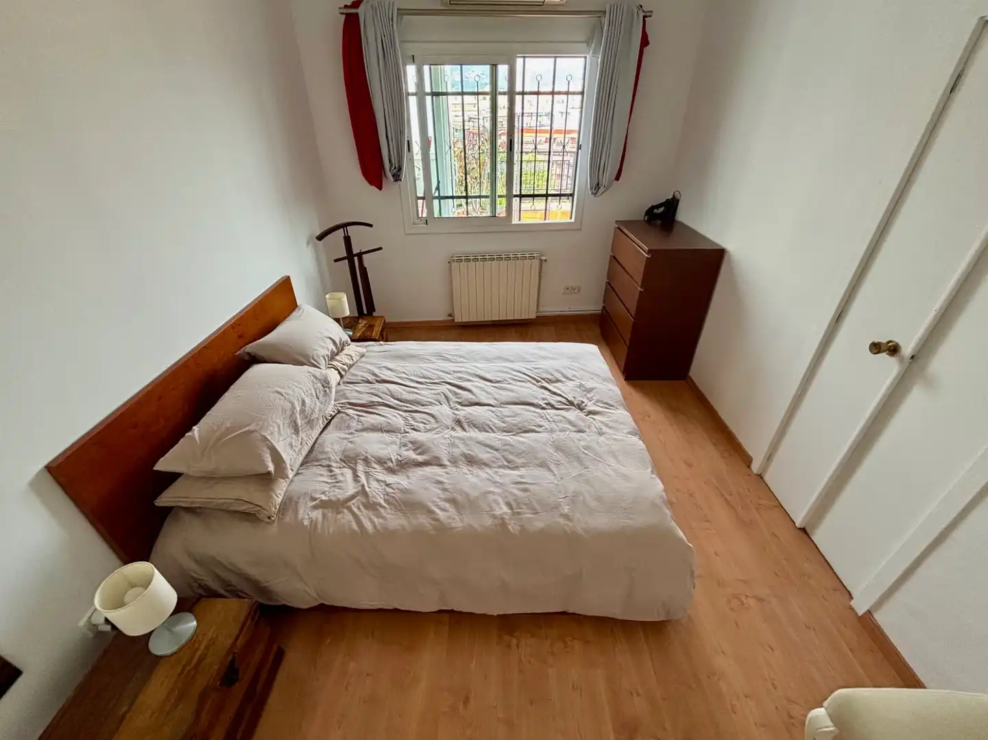 Schlafzimmer von Dachboden zur Miete in Barcelona mit Klimaanlage, Heizung und Parkett